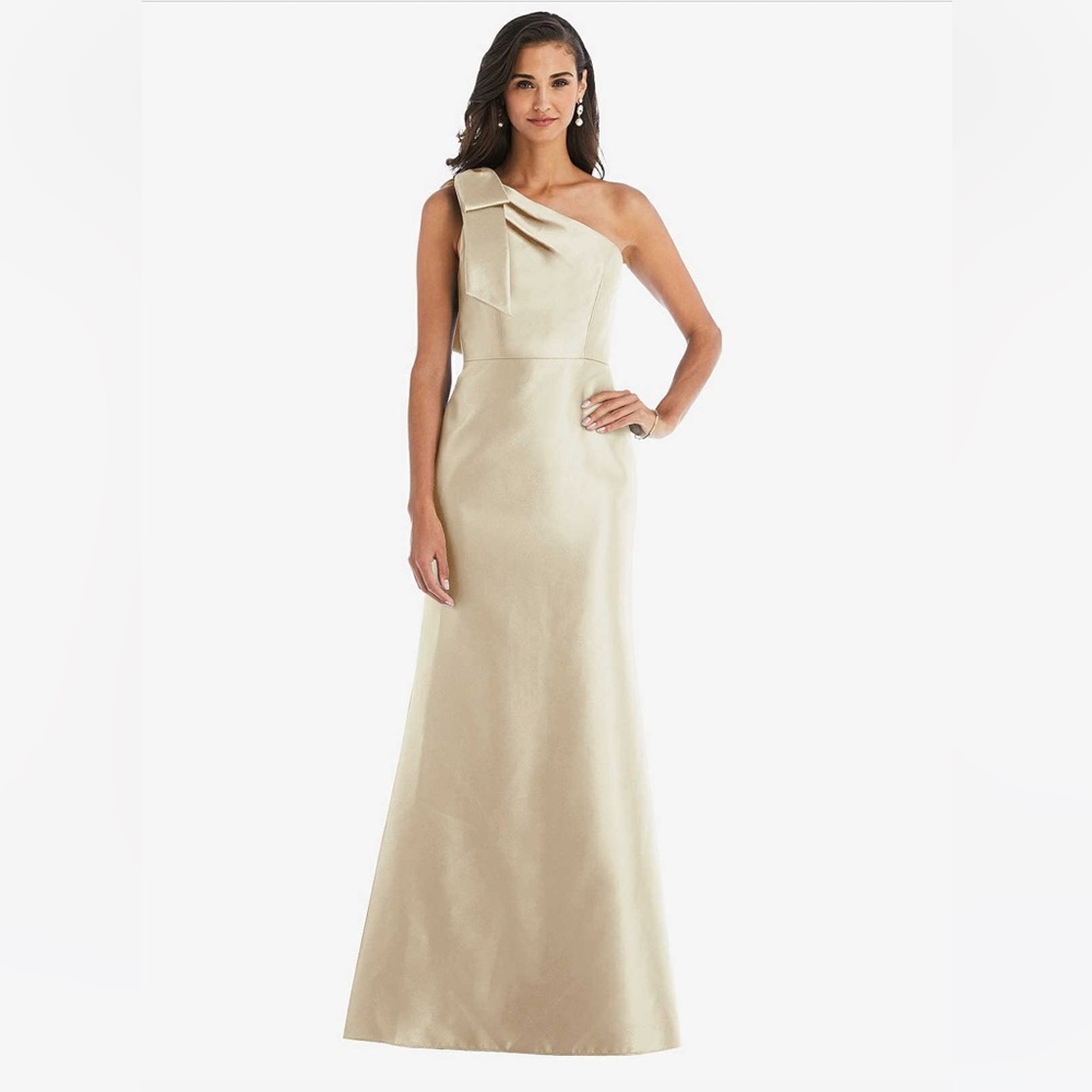 THE DESSY GROUP BOW ONE-SHOULDER SATIN TRUMPET GOWN IN CHAMPAGNE